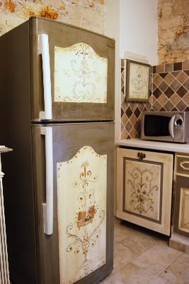 relooking refrigerateur relooking meubles et objets,surcyclage,meubles peints,mobilier 100% recycl&eacute;s,specialiste meuble peint depuis 1997,sp&eacute;cialiste meuble peint 